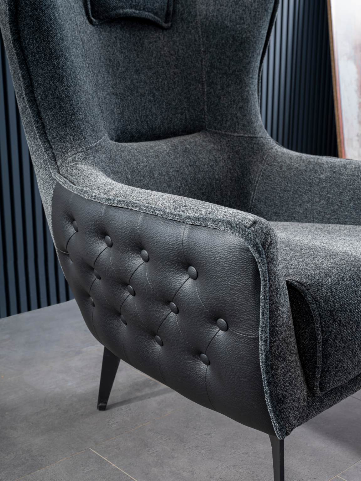 İzmir Armchair — Ultra-Comfort Wing Back Accent Chair