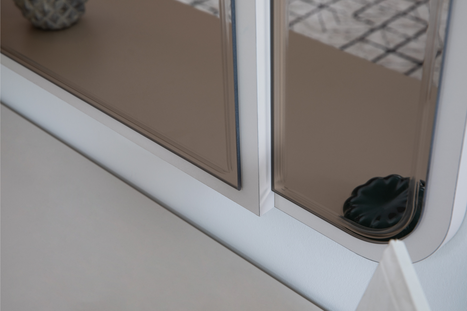 Belinda Luxury Dresser & Tri-Mirror Vanity Set