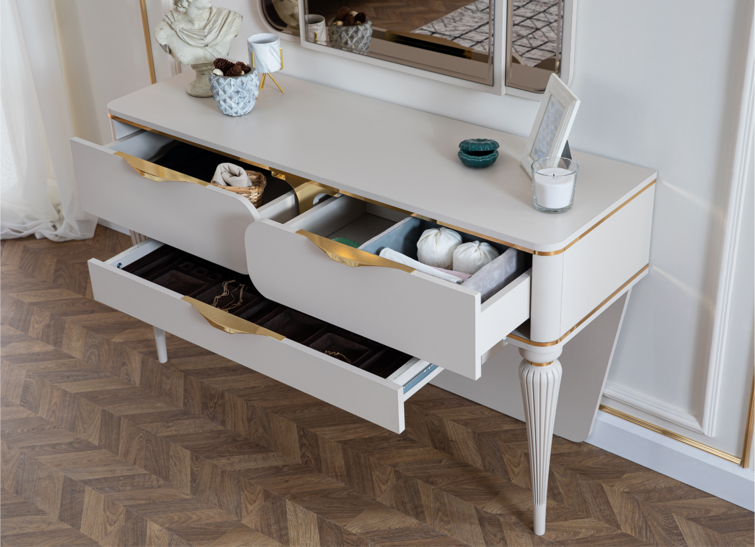 Belinda Luxury Dresser & Tri-Mirror Vanity Set